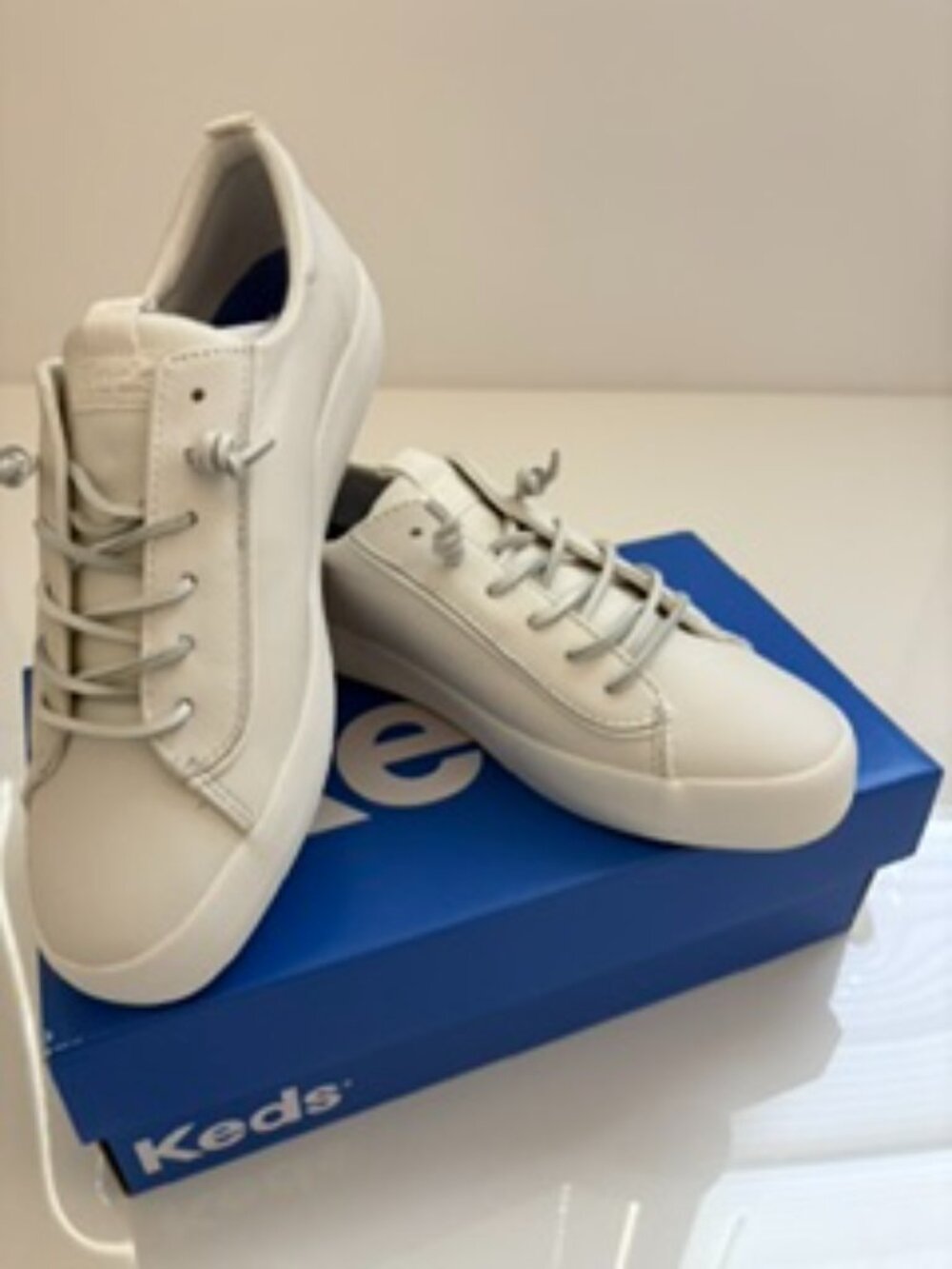 Keds Women's Kickback Leather Slip On Sneaker with Leather Laces - 9M KW0561
